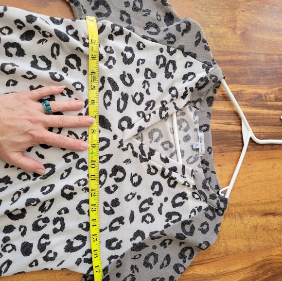 White Birch Animal Print Top Size S Purchsed from Filly Flair - Picture 4 of 7